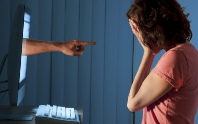 Hărțuirea, amenințarea sau urmărirea online, incluse în categoria violenței domestice
